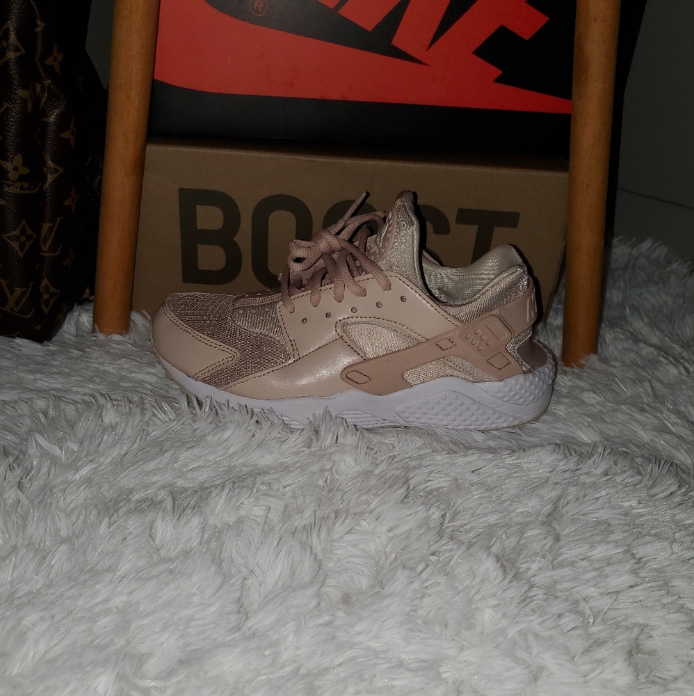 Rose pink Nike hurache womens size 7